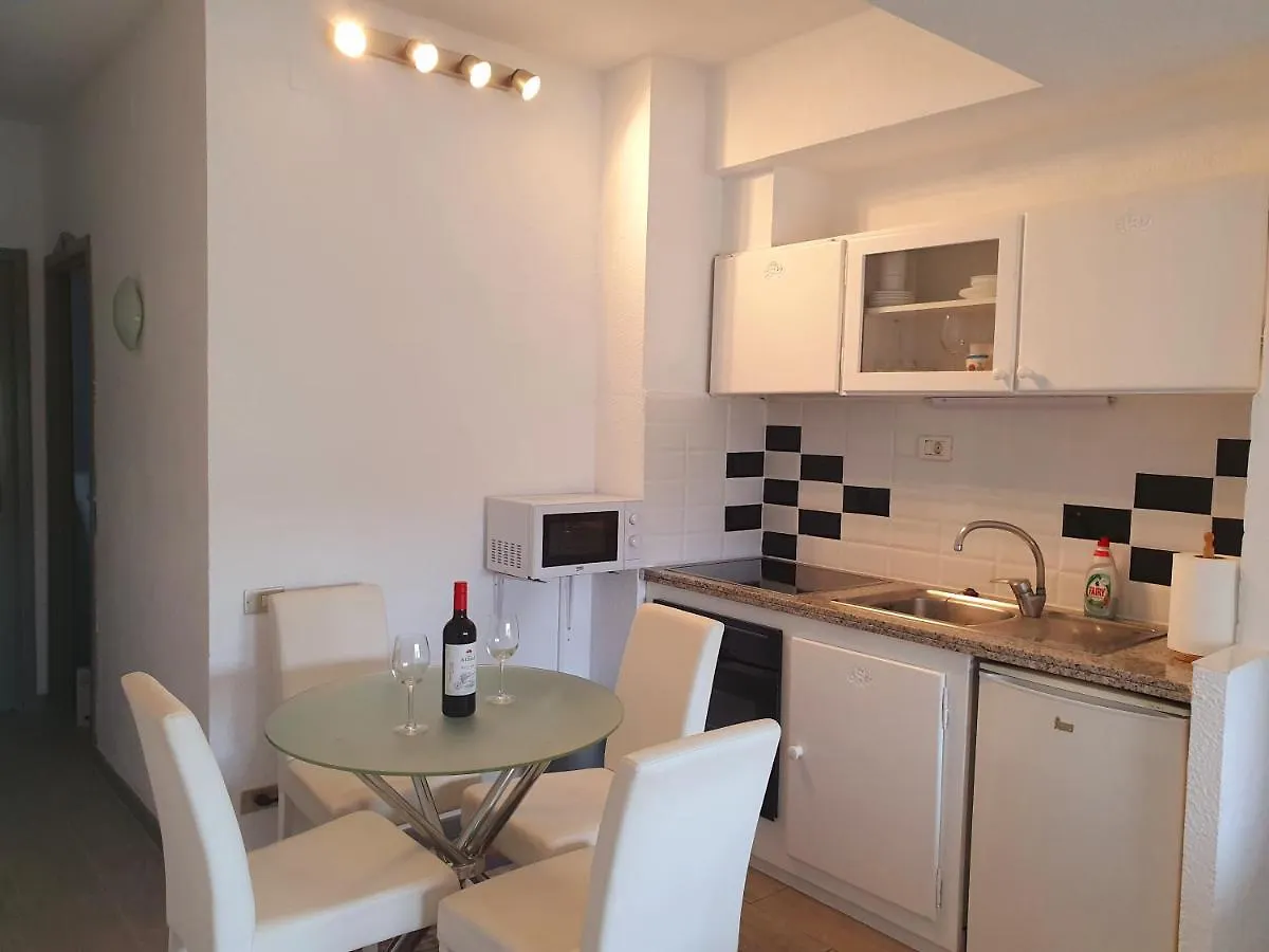 Relax Apartment Los Cristianos  0*, Los Cristianos (Tenerife) Spain